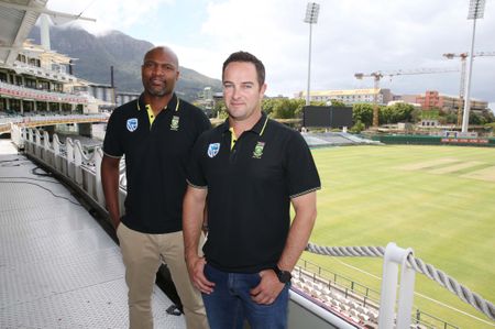 Off-field issues plague SA and England before crucial third Test