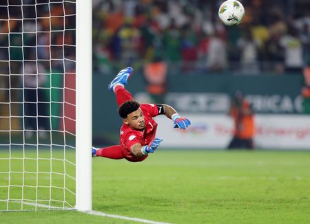 Williams’s goalkeeping heroics in high-stress game sneak Bafana into Afcon semis