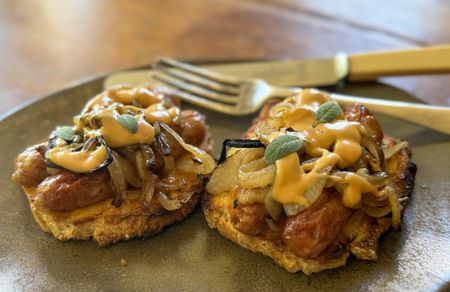 Lekker Brekker Monday: Bangers on toast